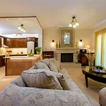 Solaris Methea- Luxury By The Castle *