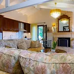 Solaris Methea- Luxury By The Castle Вилла