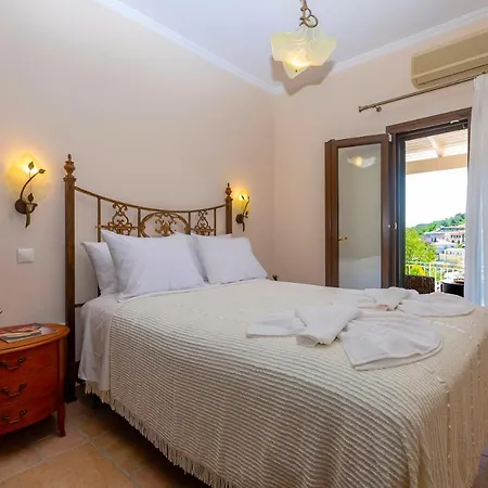 Solaris Methea- Luxury By The Castle *