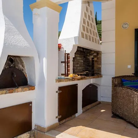 Solaris Methea- Luxury By The Castle *