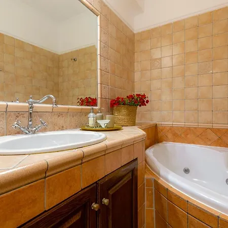 Solaris Methea- Luxury By The Castle Vilă Kassiopi