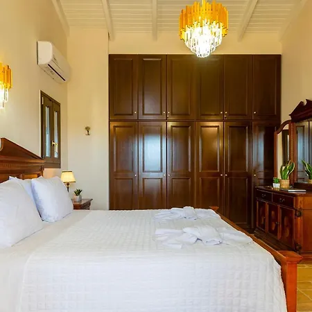 Solaris Methea- Luxury By The Castle Vilă