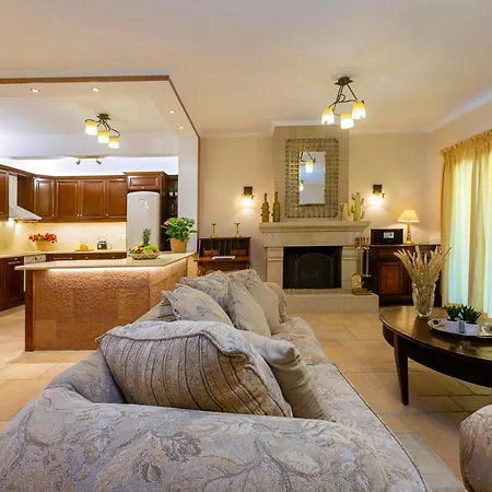 Solaris Methea- Luxury By The Castle *