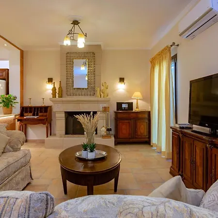 Solaris Methea- Luxury By The Castle