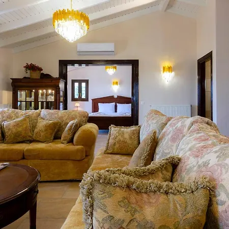 Villa Solaris Methea- Luxury By The Castle *