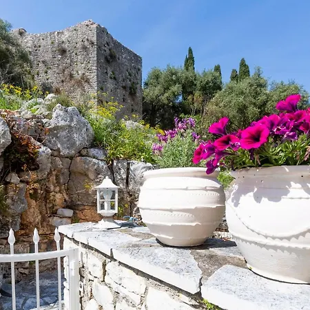 Solaris Methea- Luxury By The Castle