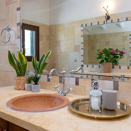 Solaris Methea- Luxury By The Castle Villa