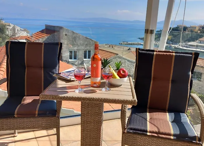 Solaris Methea- Luxury By The Castle Vila