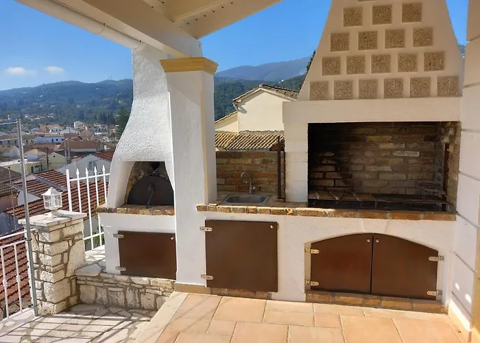 Villa Solaris Methea- Luxury By The Castle