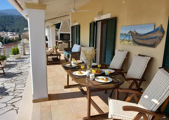 Villa Solaris Methea- Luxury By The Castle