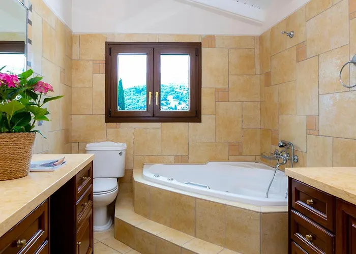 Vila Solaris Methea- Luxury By The Castle