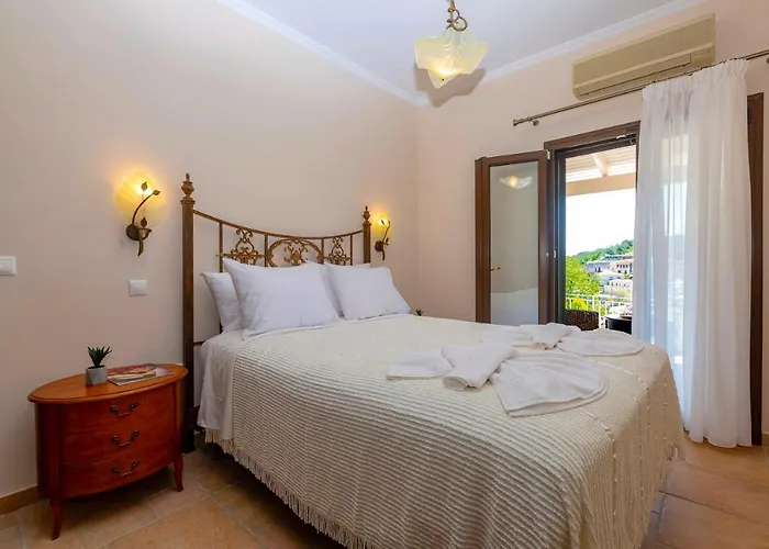 Solaris Methea- Luxury By The Castle *