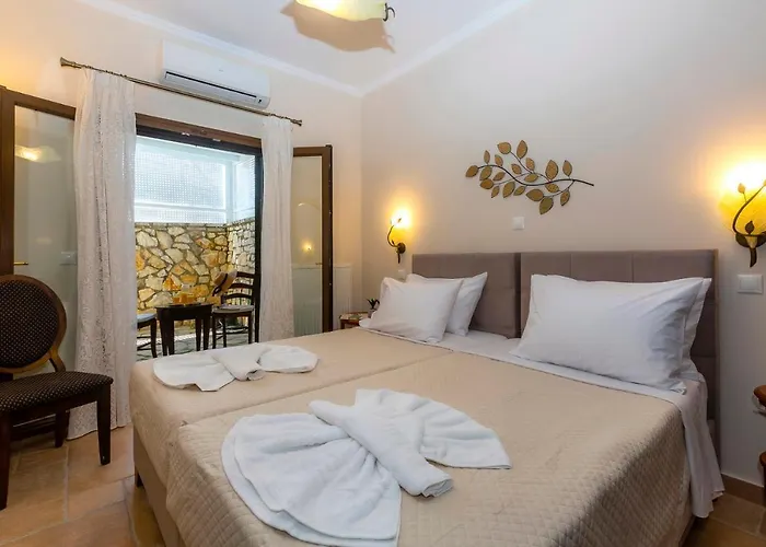 Villa Solaris Methea- Luxury By The Castle
