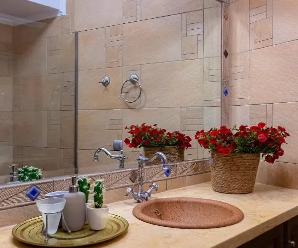 Solaris Methea- Luxury By The Castle *