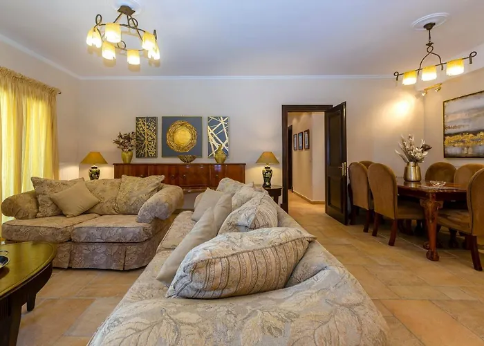 Villa Solaris Methea- Luxury By The Castle