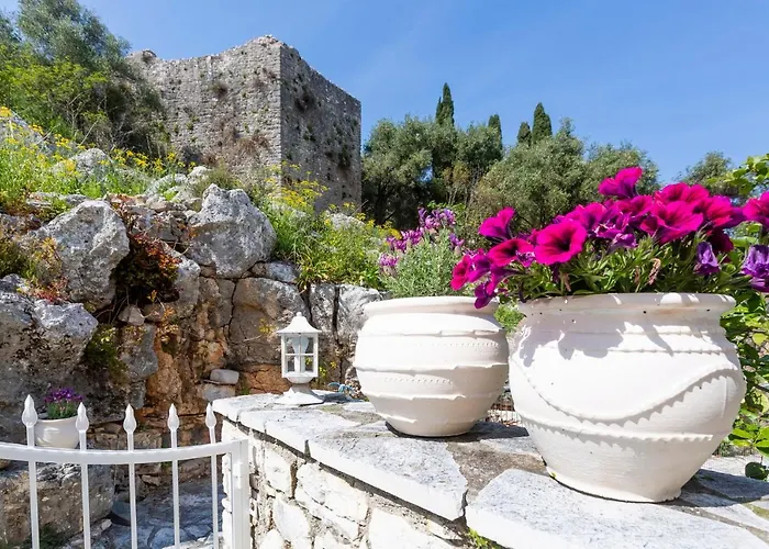 Solaris Methea- Luxury By The Castle