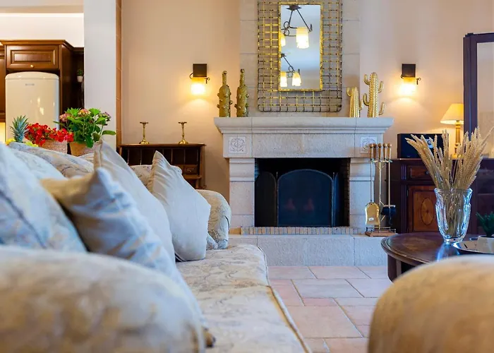 Solaris Methea- Luxury By The Castle Villa