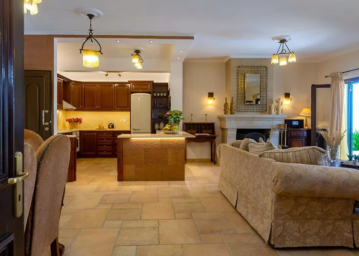 Solaris Methea- Luxury By The Castle *