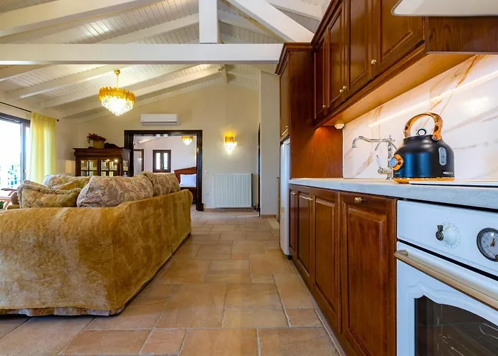 Vila Solaris Methea- Luxury By The Castle