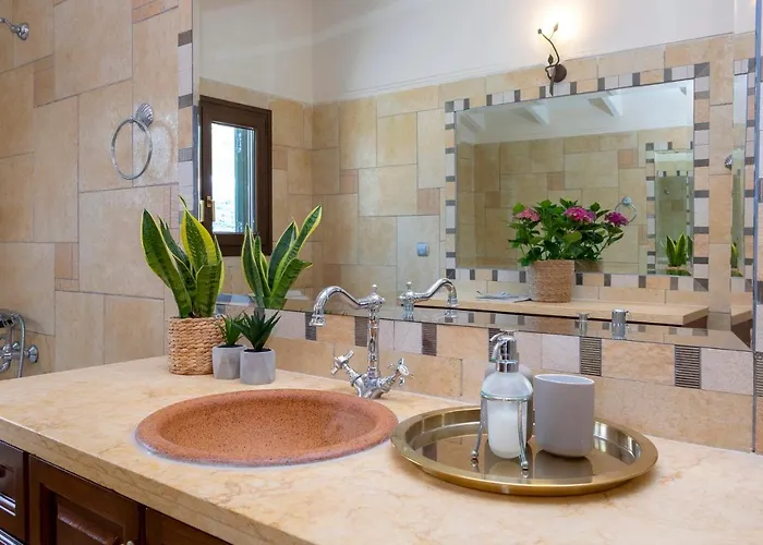 Solaris Methea- Luxury By The Castle Villa