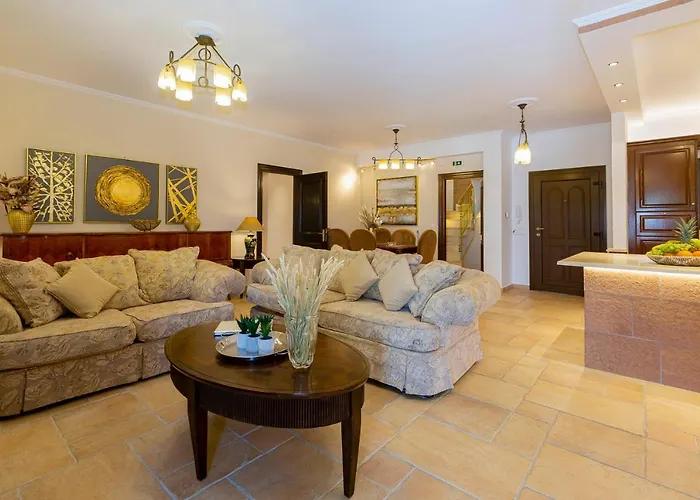 Vila Solaris Methea- Luxury By The Castle *