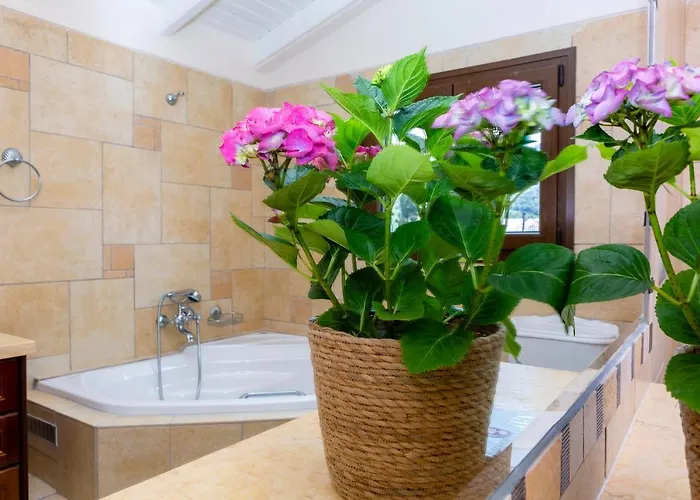 Solaris Methea- Luxury By The Castle Villa *