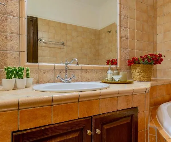 Vila Solaris Methea- Luxury By The Castle *