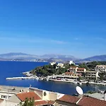 Villa Solaris Methea- Luxury By The Castle *