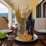 Solaris Methea- Luxury By The Castle *