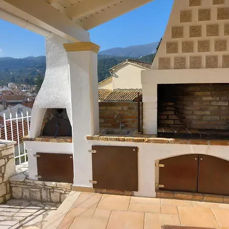 Villa Solaris Methea- Luxury By The Castle