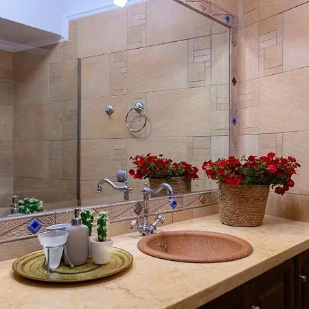 Solaris Methea- Luxury By The Castle *