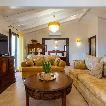 Solaris Methea- Luxury By The Castle Villa *