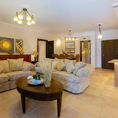 Villa Solaris Methea- Luxury By The Castle *