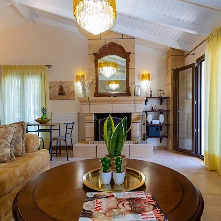 Solaris Methea- Luxury By The Castle *